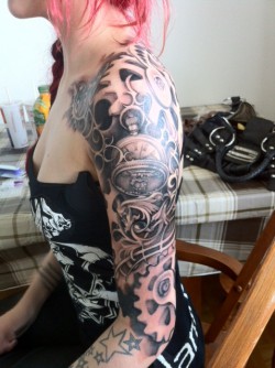 Vera Baby’s upper arm and shoulder tattoo