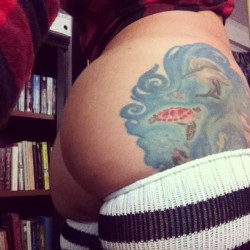 close up of MFC ItsMewMew aka MoniLove’s ass tattoo