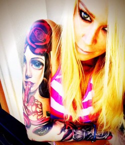 Jenna Jameson shows her sleeve tattoo